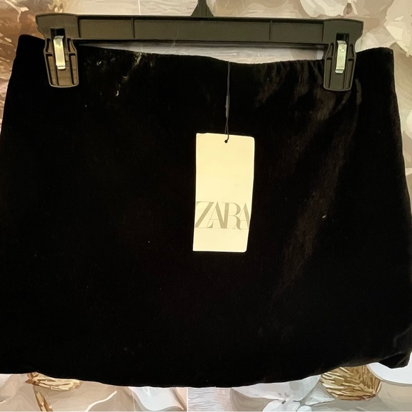 NWT ZARA SEQUIN SKIRT SIZE S and M
🚨 FINAL PRICE NO OFFER ACCEPT - Picture 14 of 16